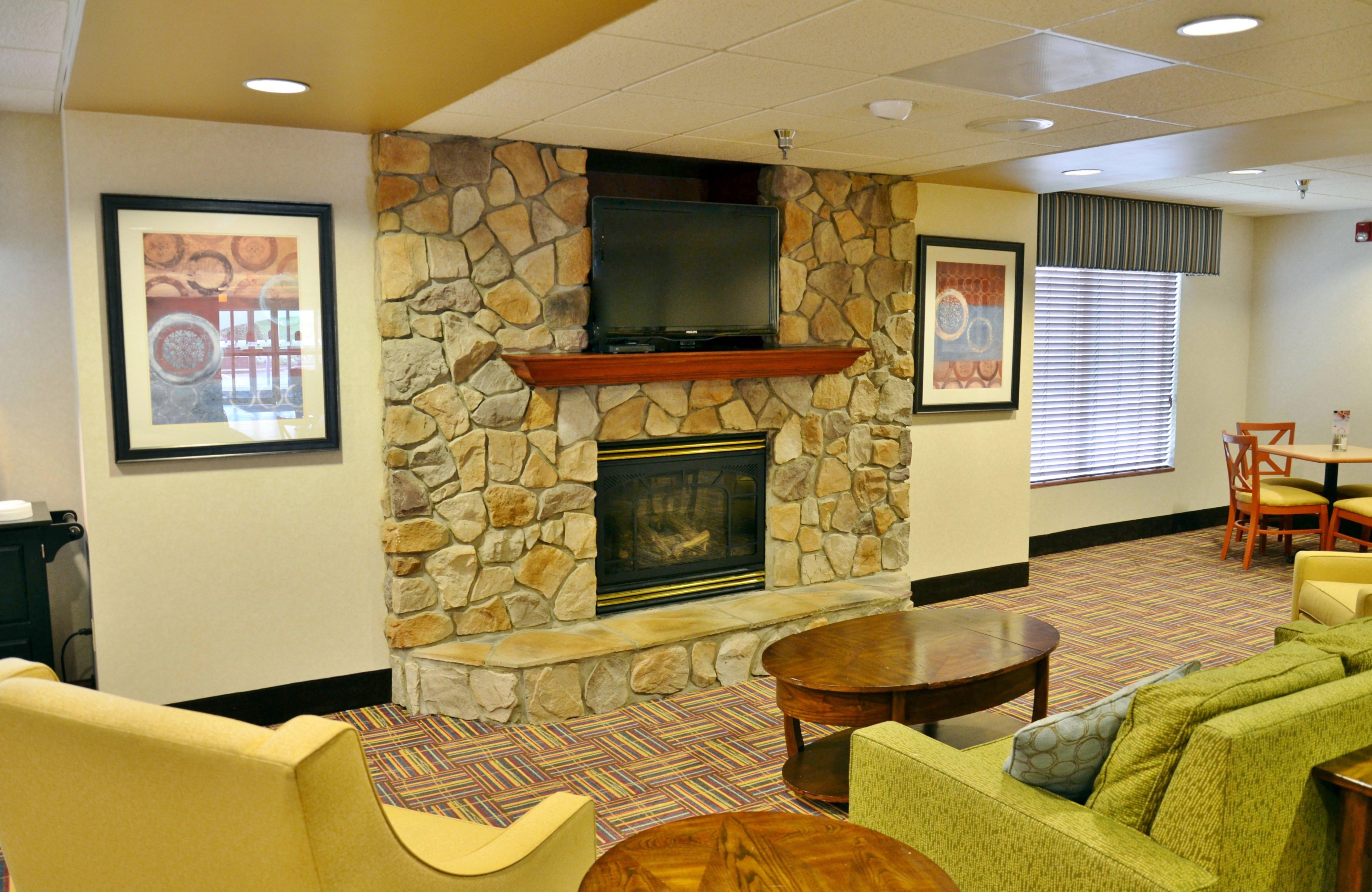 Holiday Inn Express Hotel & Suites Center Township By Ihg Monaca Exterior foto