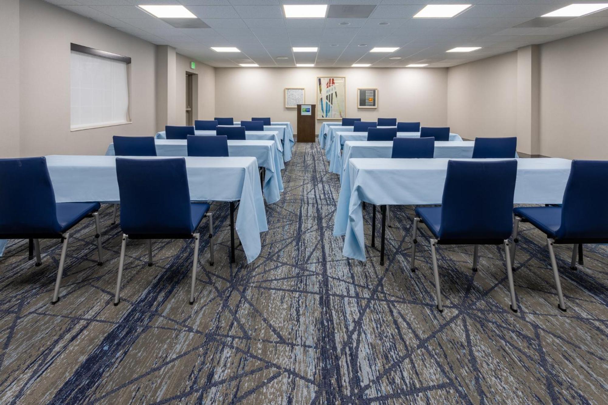 Holiday Inn Express Hotel & Suites Center Township By Ihg Monaca Exterior foto