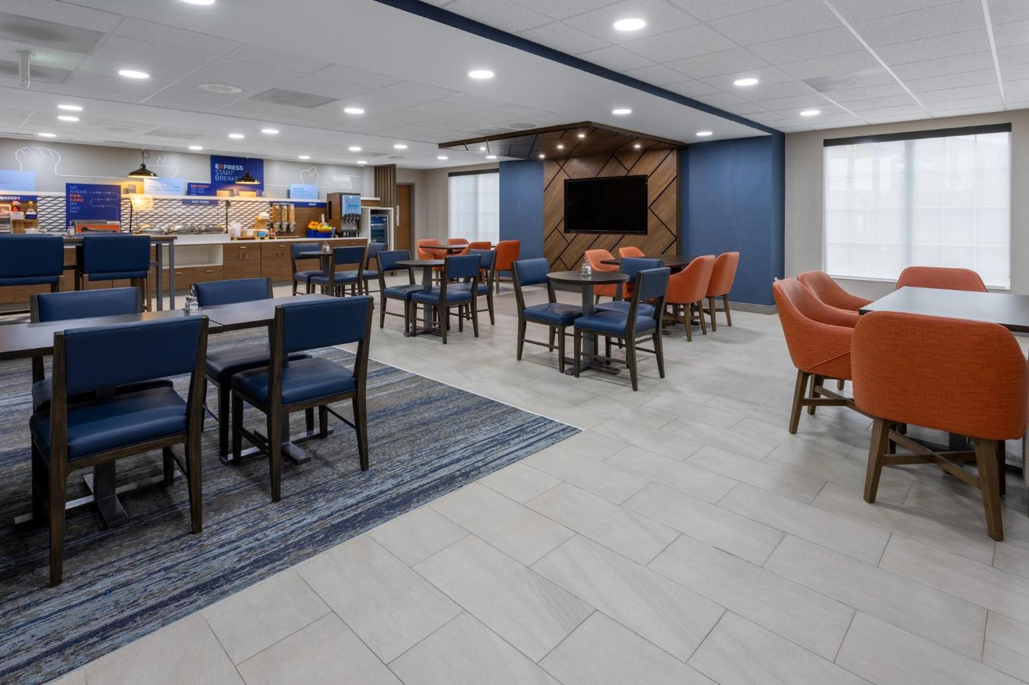 Holiday Inn Express Hotel & Suites Center Township By Ihg Monaca Exterior foto