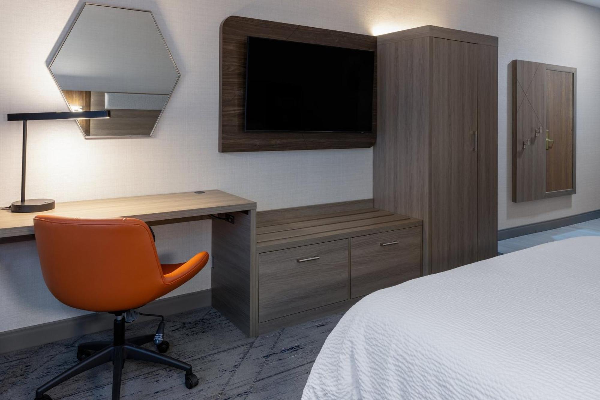 Holiday Inn Express Hotel & Suites Center Township By Ihg Monaca Exterior foto