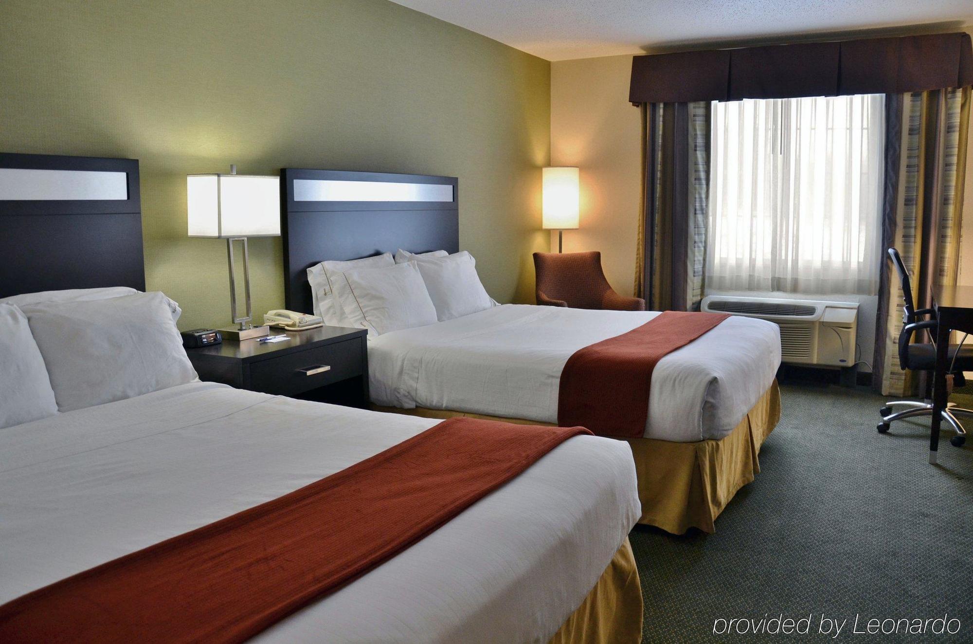 Holiday Inn Express Hotel & Suites Center Township By Ihg Monaca Exterior foto