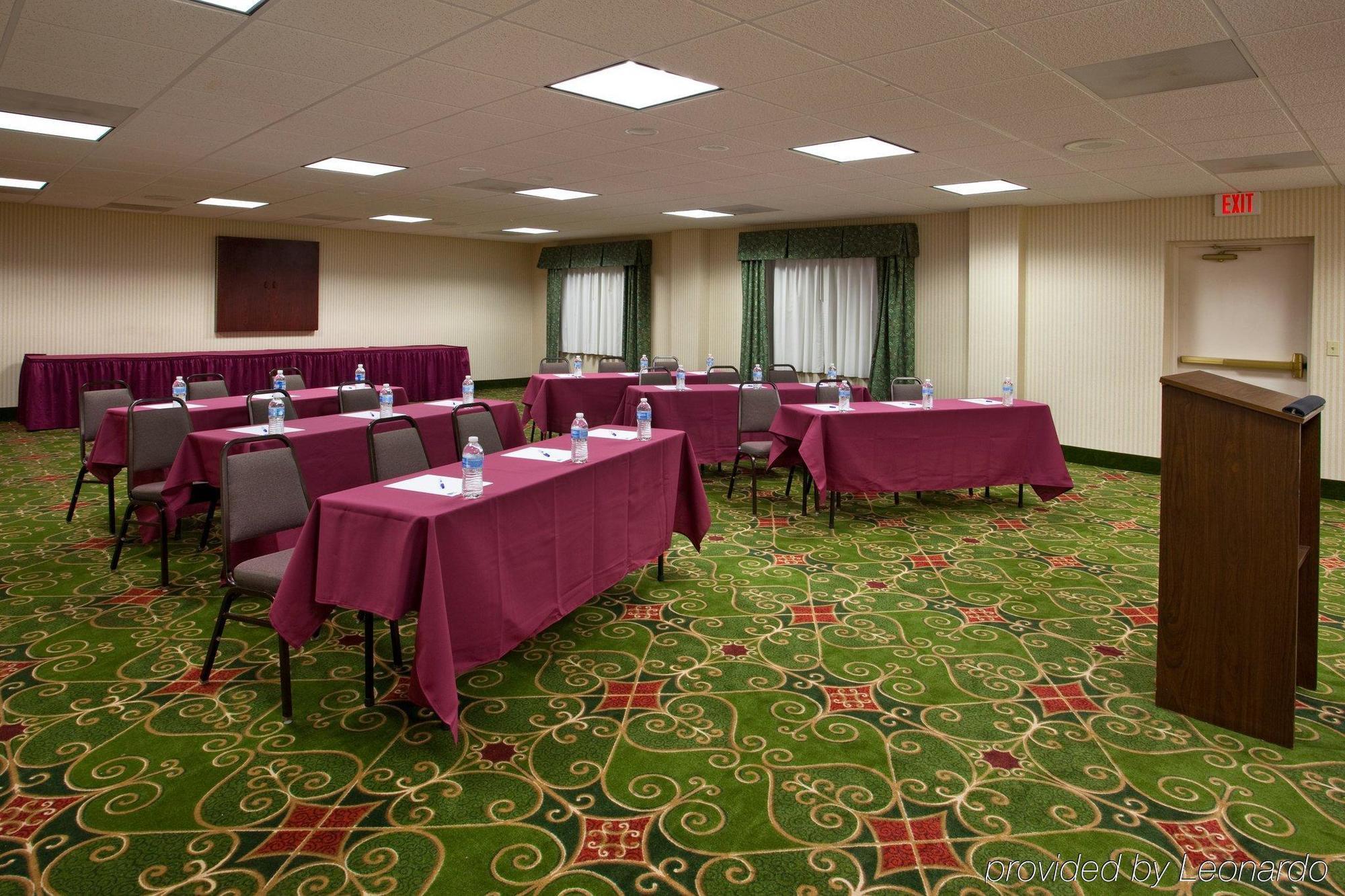 Holiday Inn Express Hotel & Suites Center Township By Ihg Monaca Exterior foto