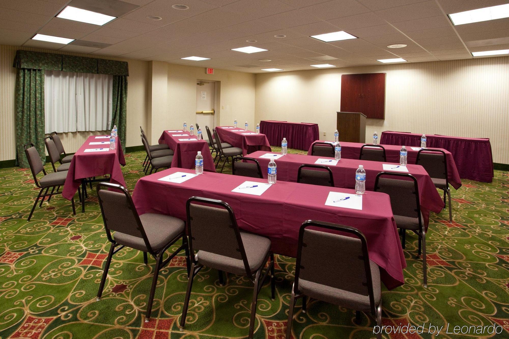 Holiday Inn Express Hotel & Suites Center Township By Ihg Monaca Exterior foto