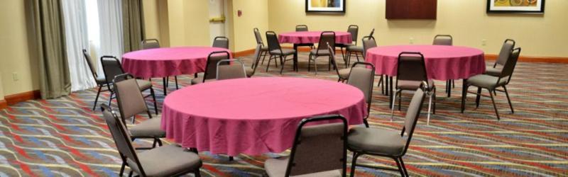 Holiday Inn Express Hotel & Suites Center Township By Ihg Monaca Exterior foto